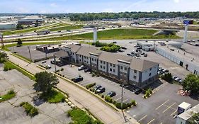 Comfort Inn & Suites Hazelwood - St. Louis